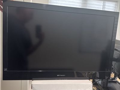 Emerson LC320EM2F 32-Inch 720p LCD HDTV Black