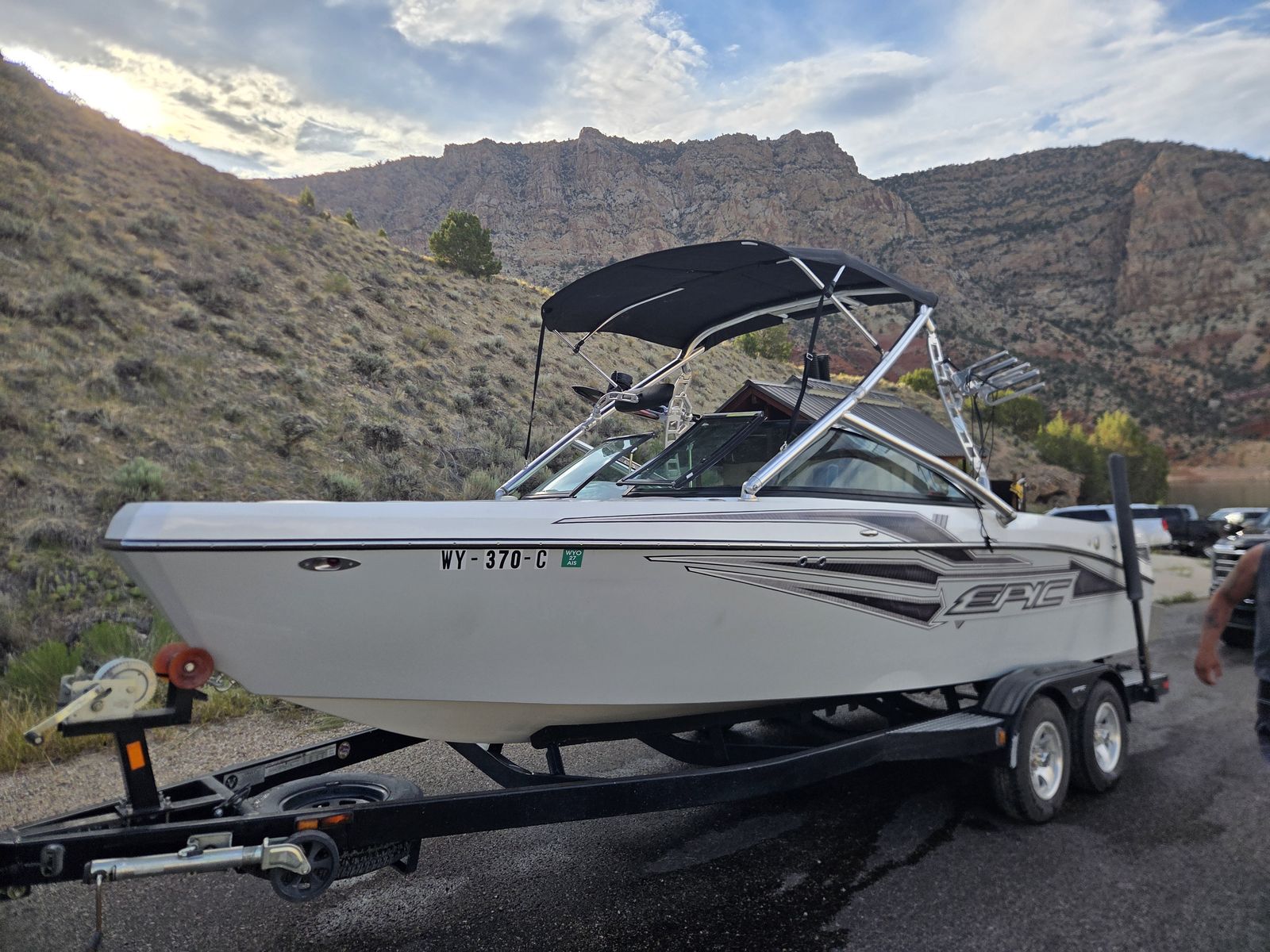 2012 Epic 23V Wakeboat