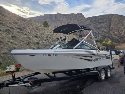 2012 Epic 23V Wakeboat