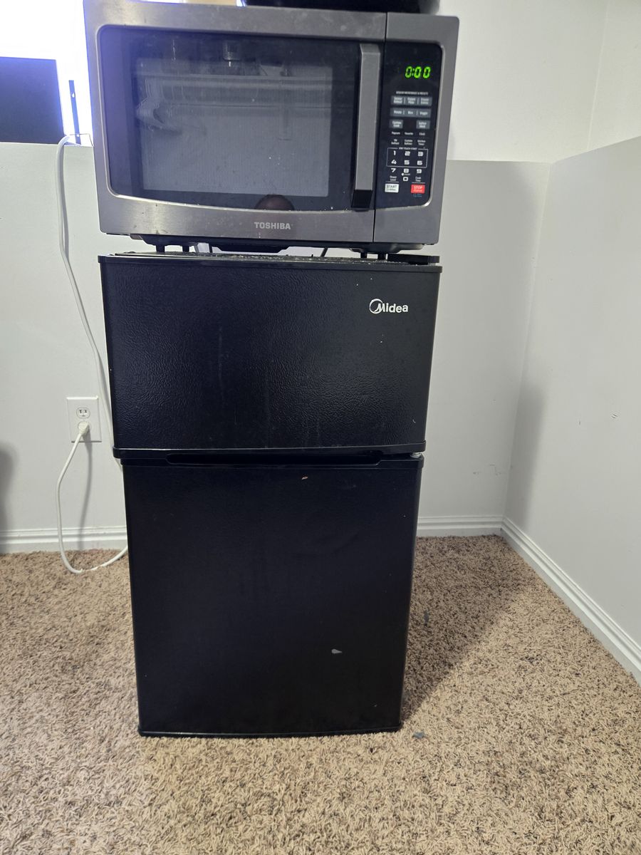 Mini Fridge/freezer