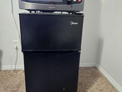 Mini Fridge/freezer