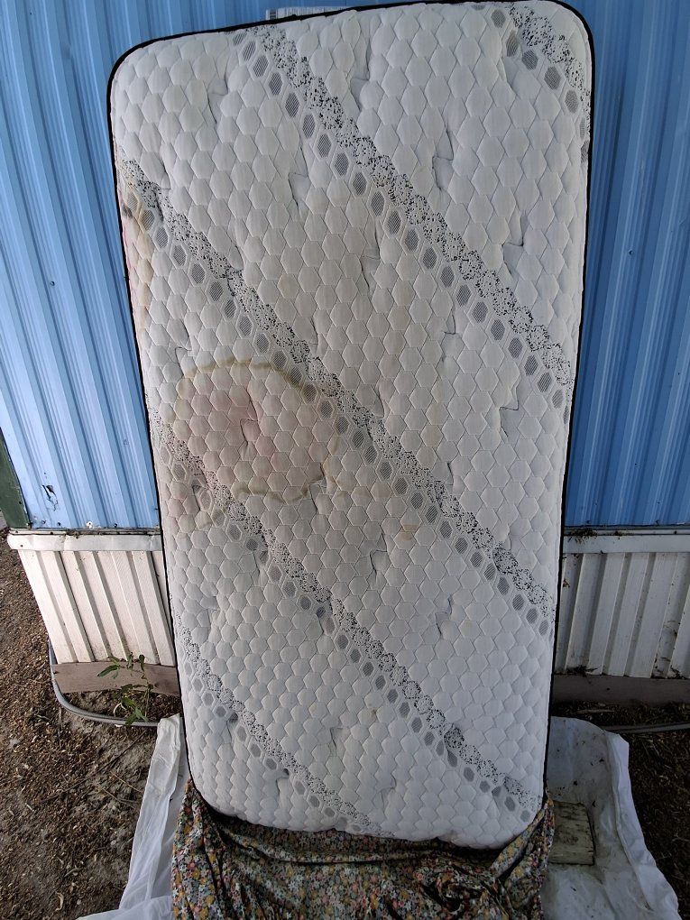 Everton Mattress Twin 7-Inch M4401-Twin Spring Unit Mattress Made in USA
