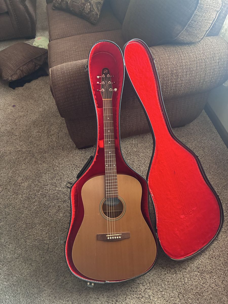 Seagull S6 Original Acoustic Guitar with Case made in Quebec, Canada