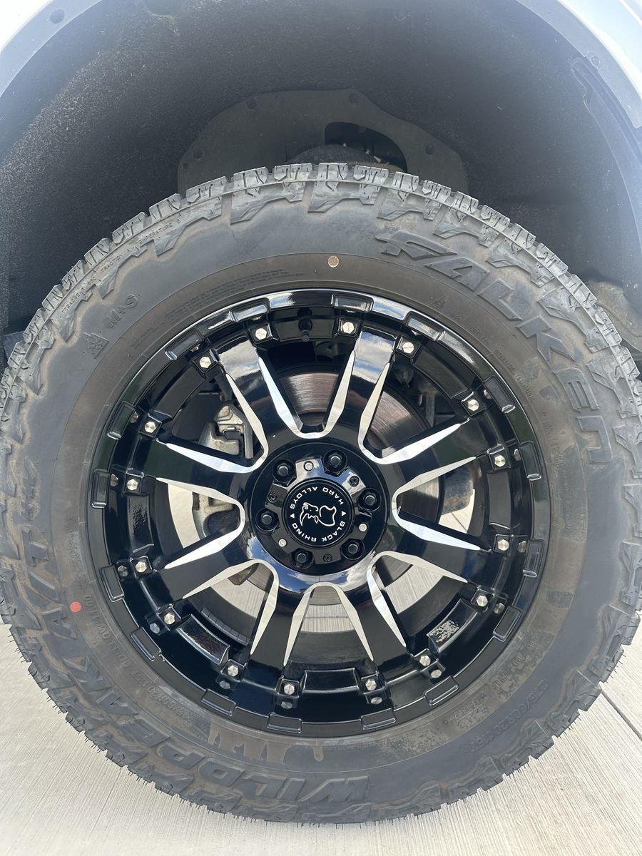 20x10 Black Rhinos on Falken Wildpeaks A/T4W 33’s.
