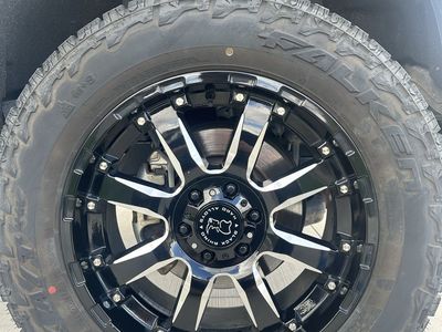 20x10 Black Rhinos on Falken Wildpeaks A/T4W 33’s.