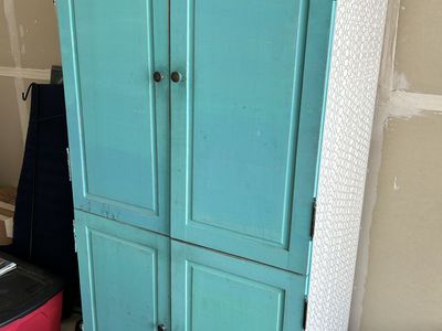 Cabinet/Hutch