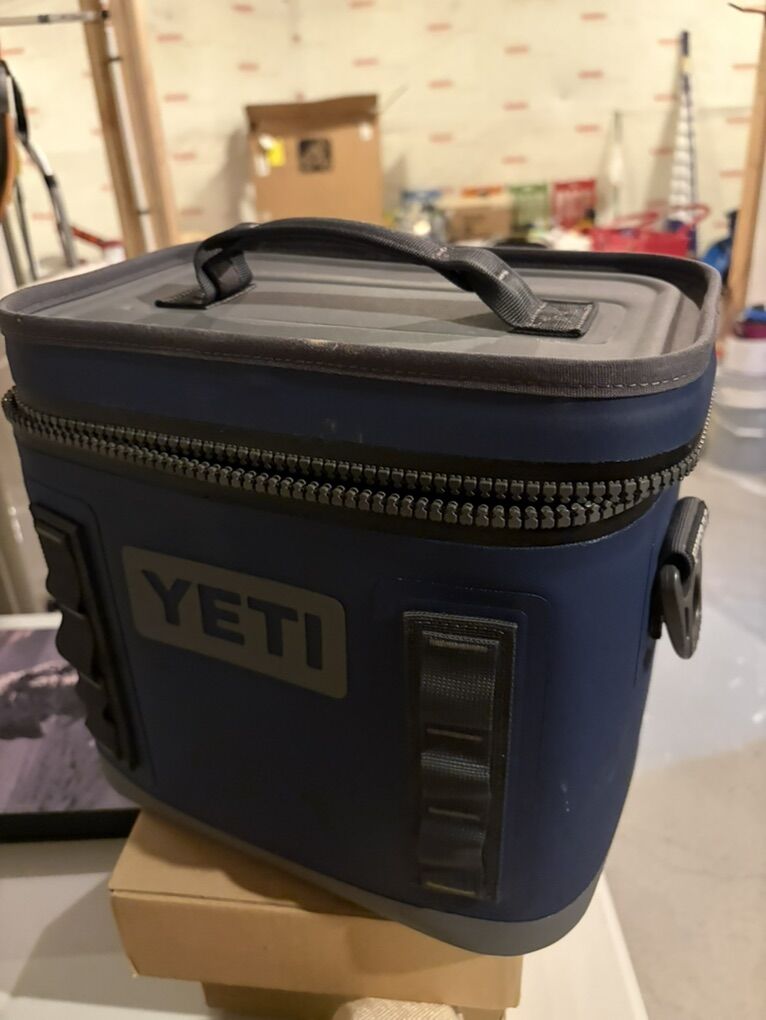 YETI Hopper Flip 8 Cooler