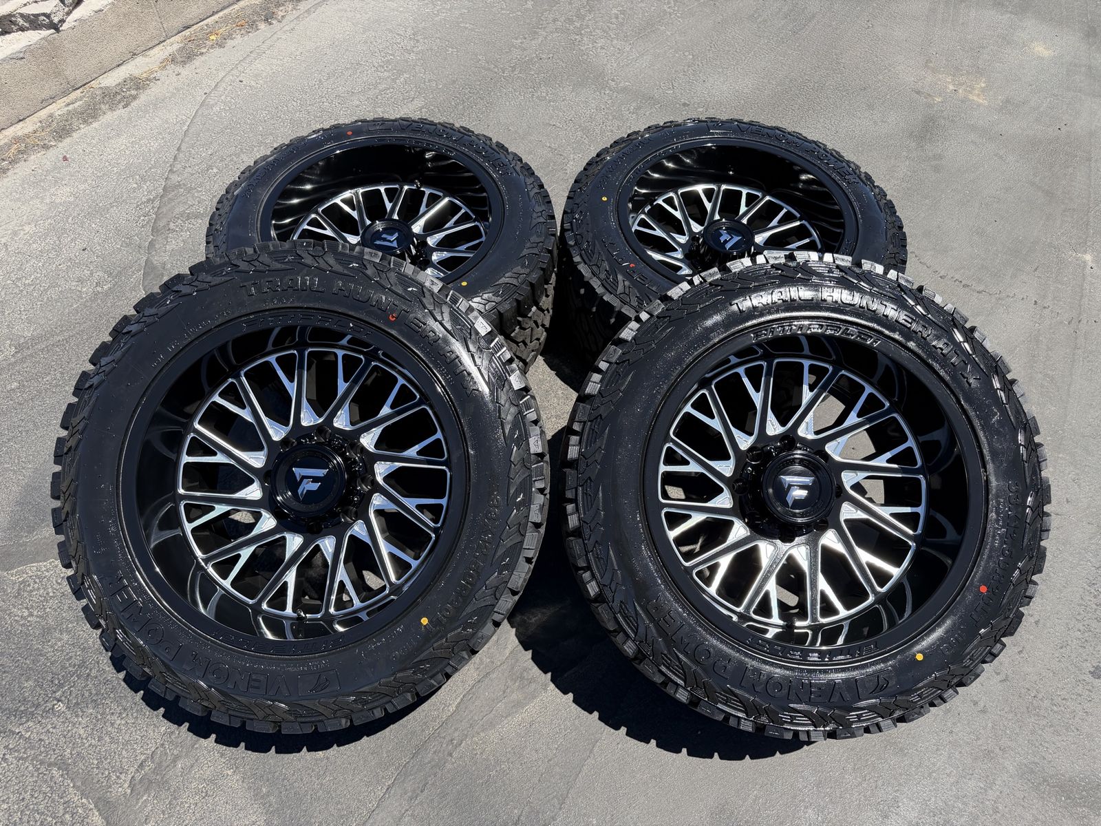 New 33x12.50r20 Venom ATX Fittipaldi FA08 8x6.5 Dodge Ram Cummins Chevy Silverado 2500 3500 GMC Duramax 8 lug -44et offset
