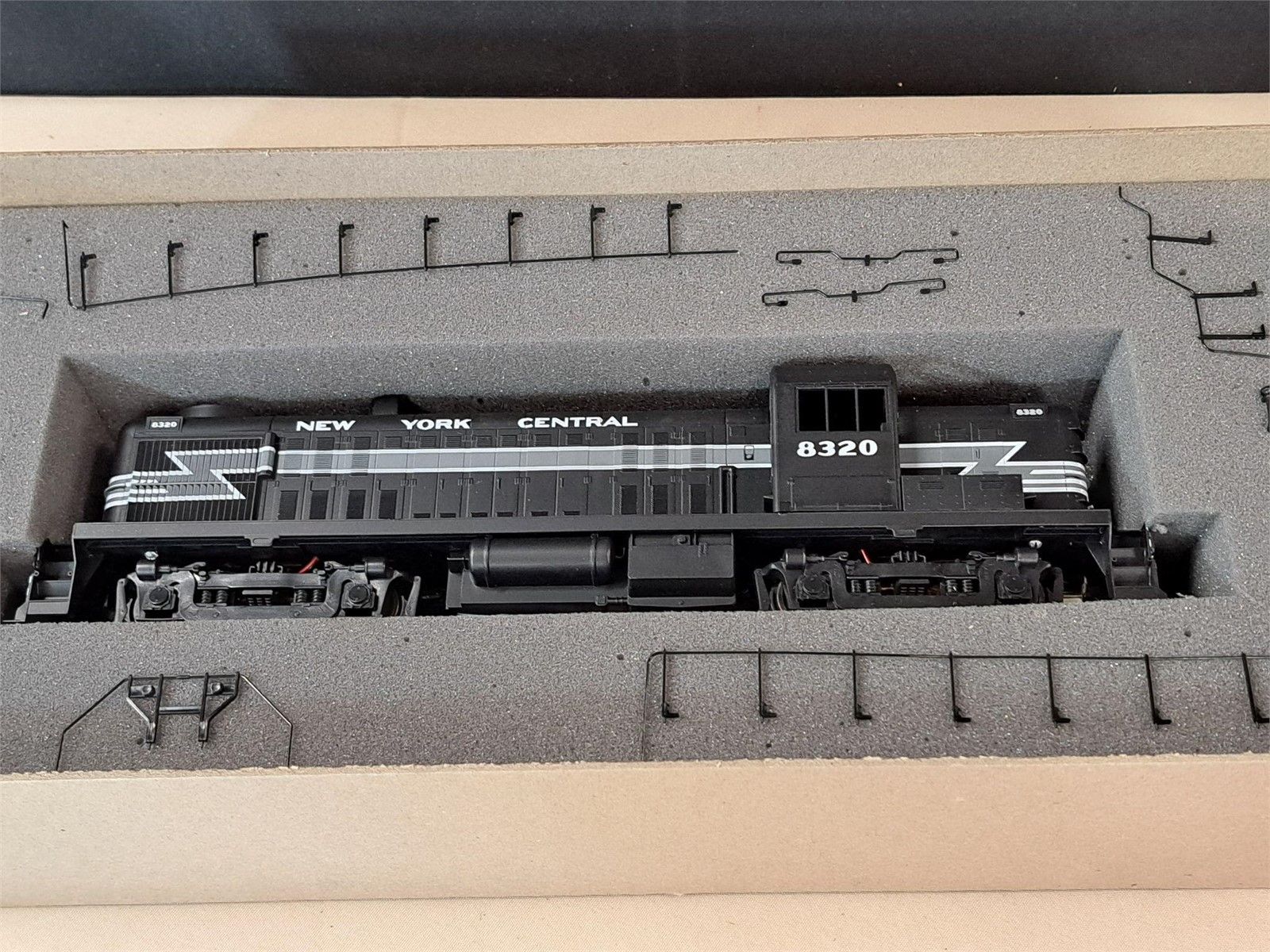 Weaver O Scale Hi-Rail RS-3 Diesel Locomotive New York Central NYC #8320