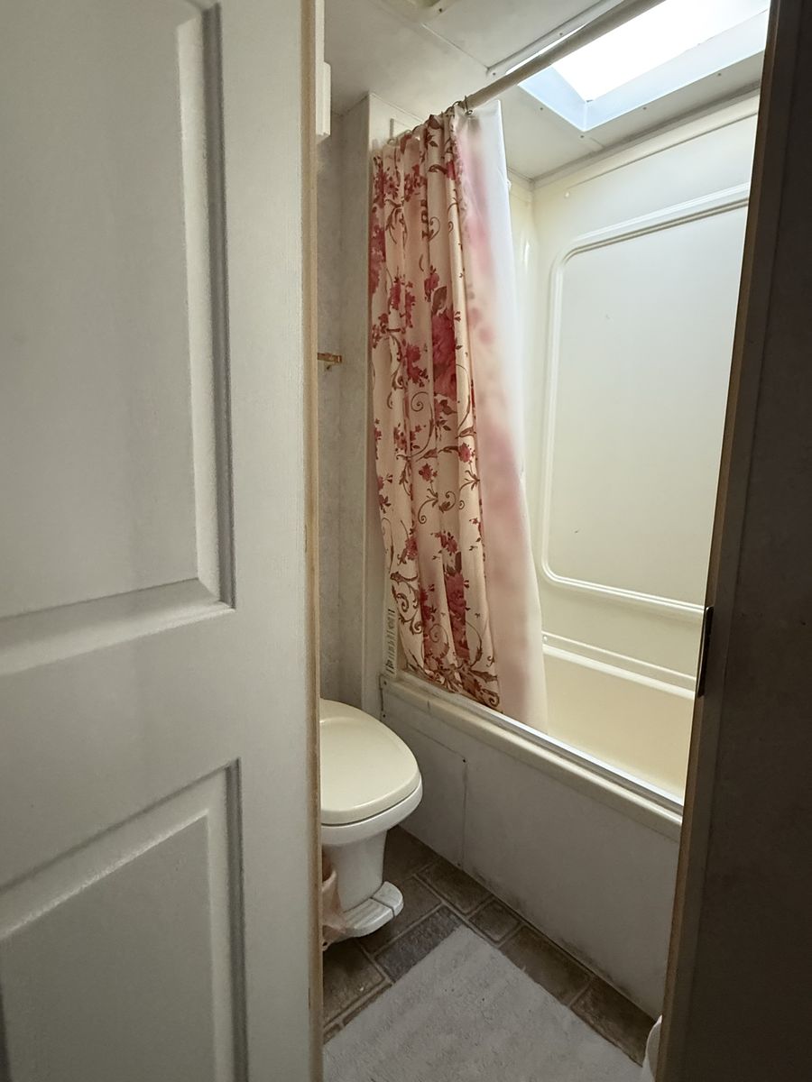 Main image 7