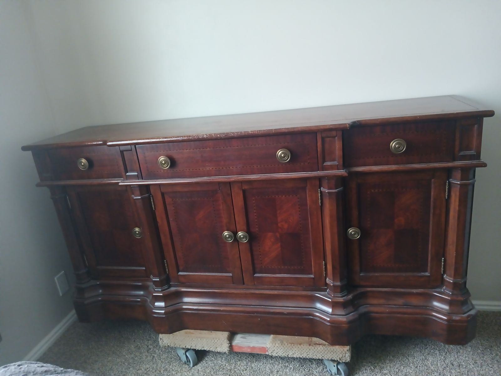 China Hutch / Sideboard Carinet