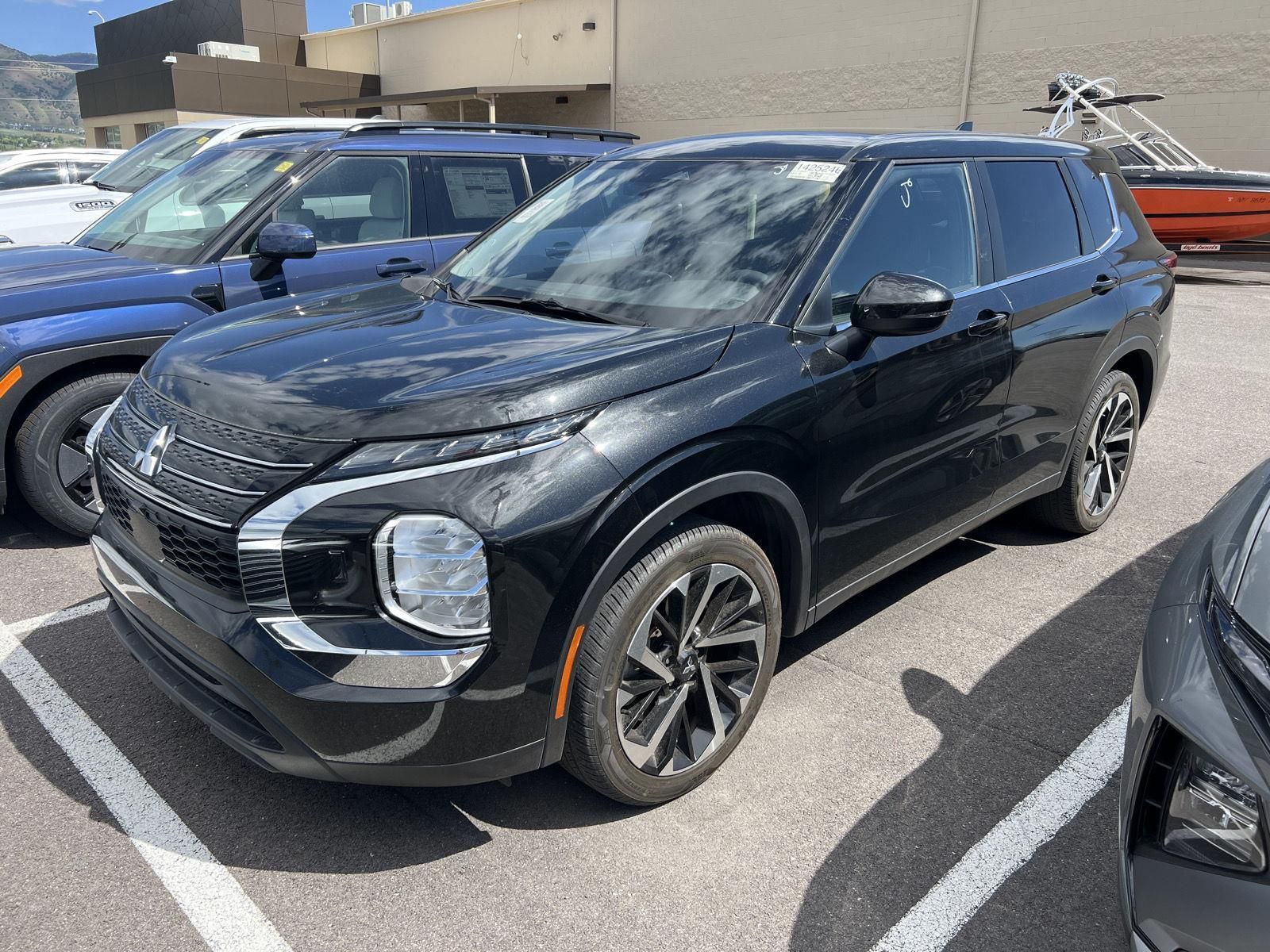 2022 Mitsubishi Outlander ES
