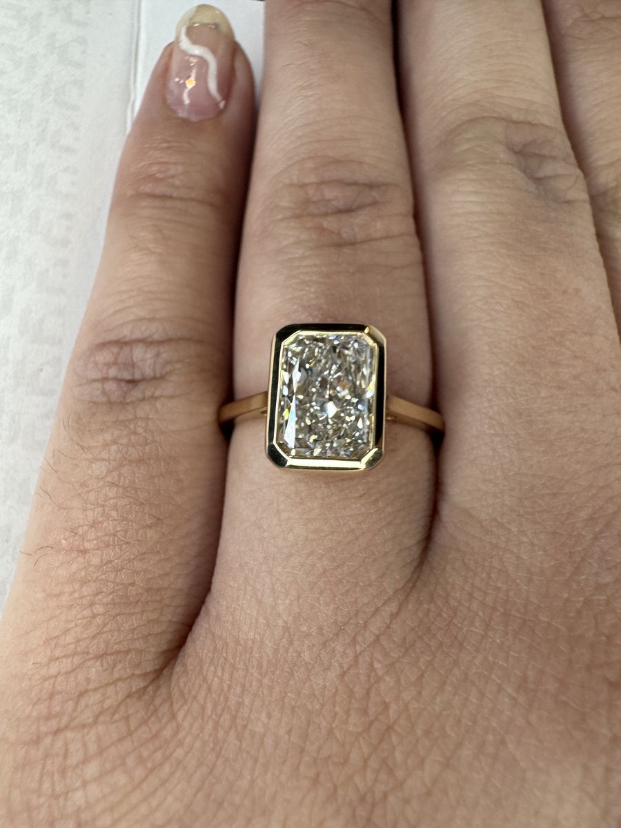 18K 1.99 CT Lab Grown Diamond Solitaire Ring with IGI Report