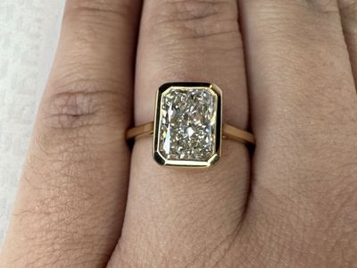 18K 1.99 CT Lab Grown Diamond Solitaire Ring with IGI Report