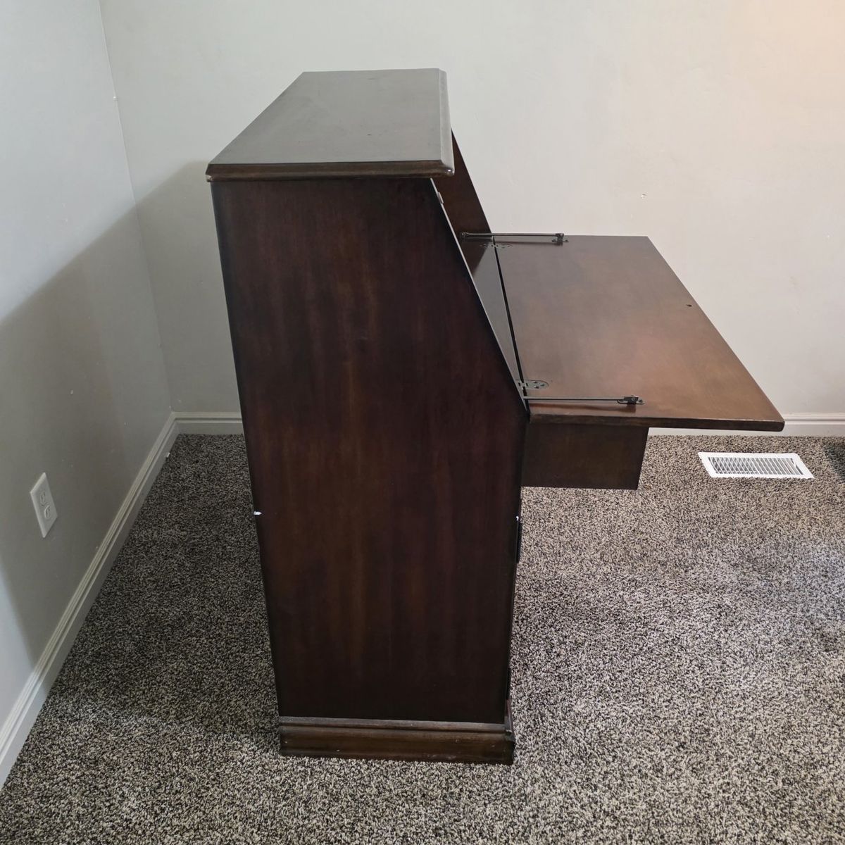 Main image 4