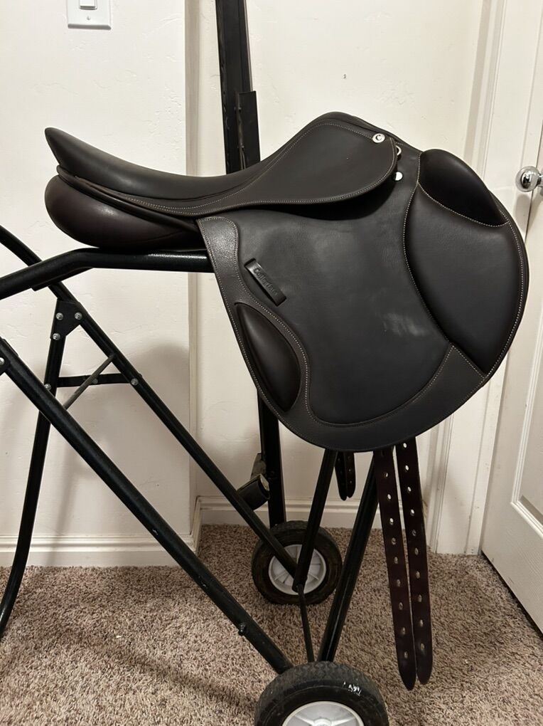 Collegiate English Saddle