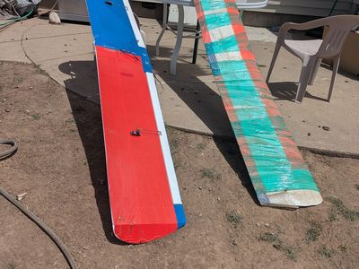 2 RC airplanes