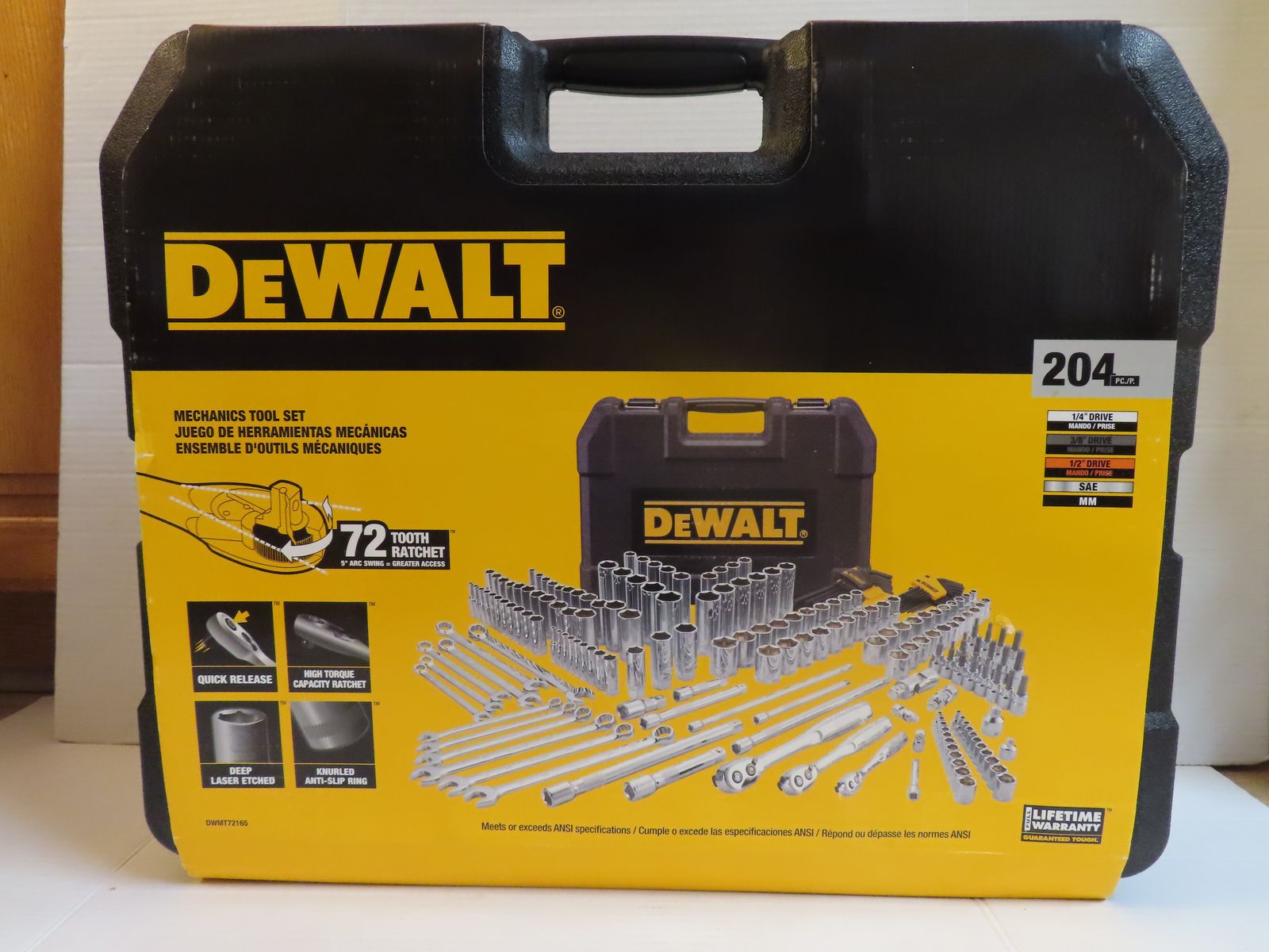 New Dewalt 204-Piece Mechanics Tool Set