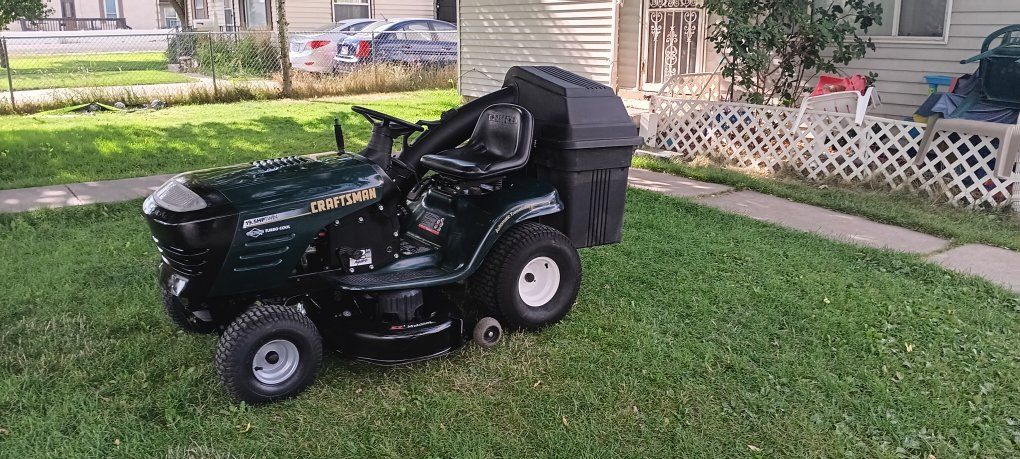 Craftsman 19.5 hp powered by a Briggs & Stratton I/ C Platinum Turbo Cool engine Riding Lawn Mower 