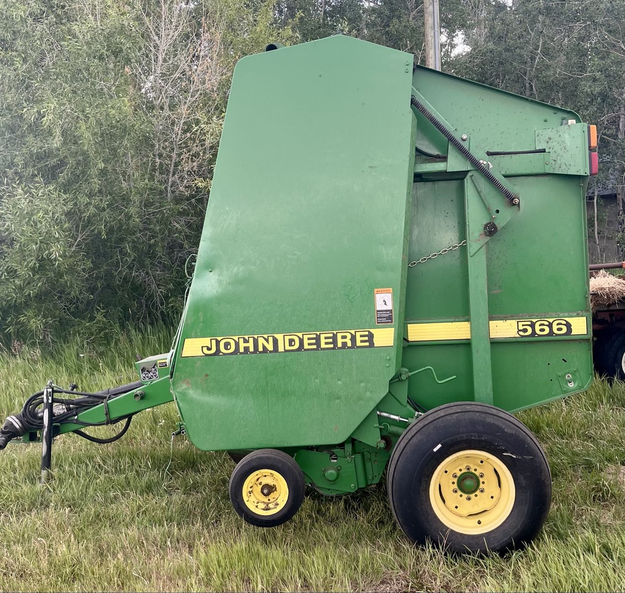 John Deere 566 Round Baler