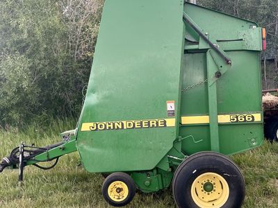 John Deere 566 Round Baler