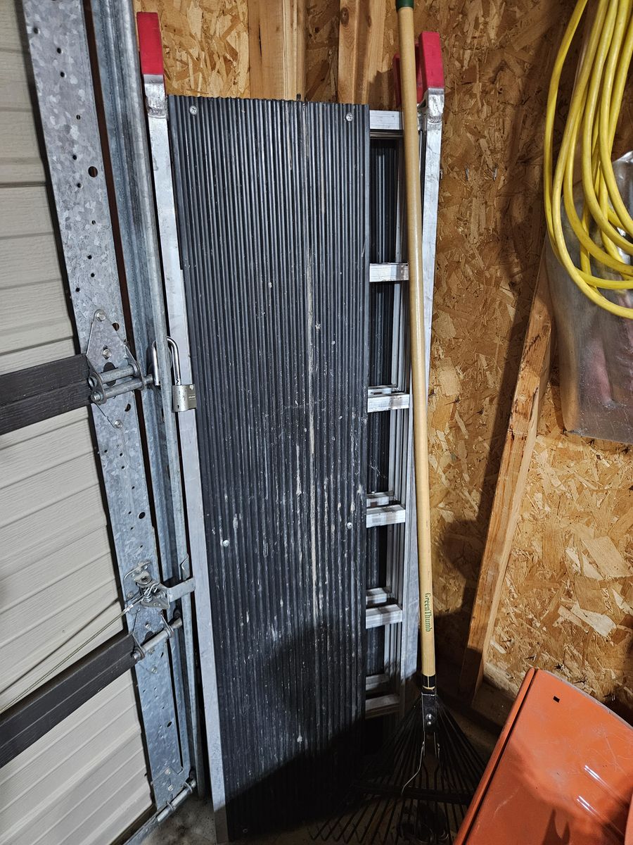 Main image 3