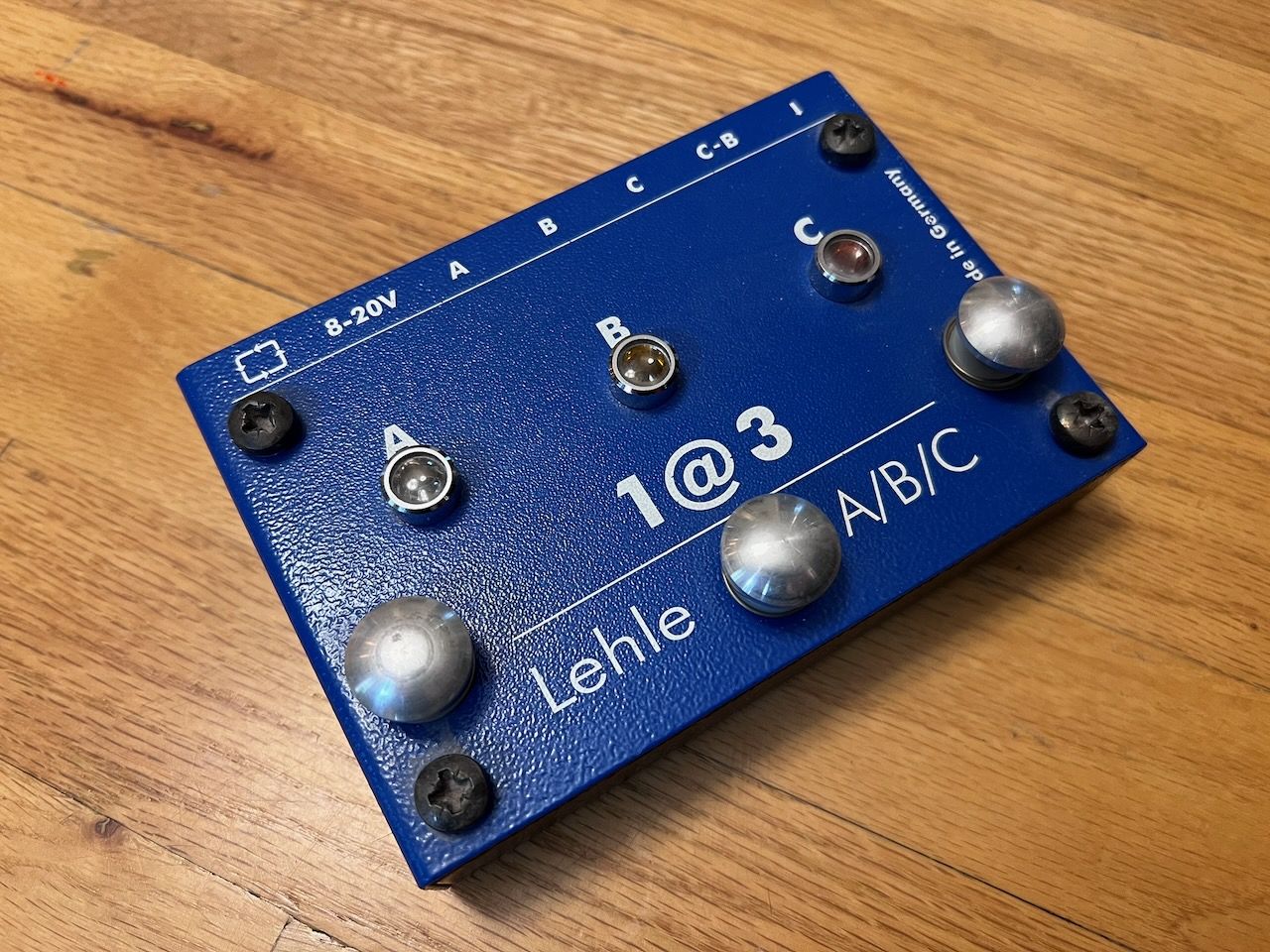 Lehle 1at3 instrument switcher midi