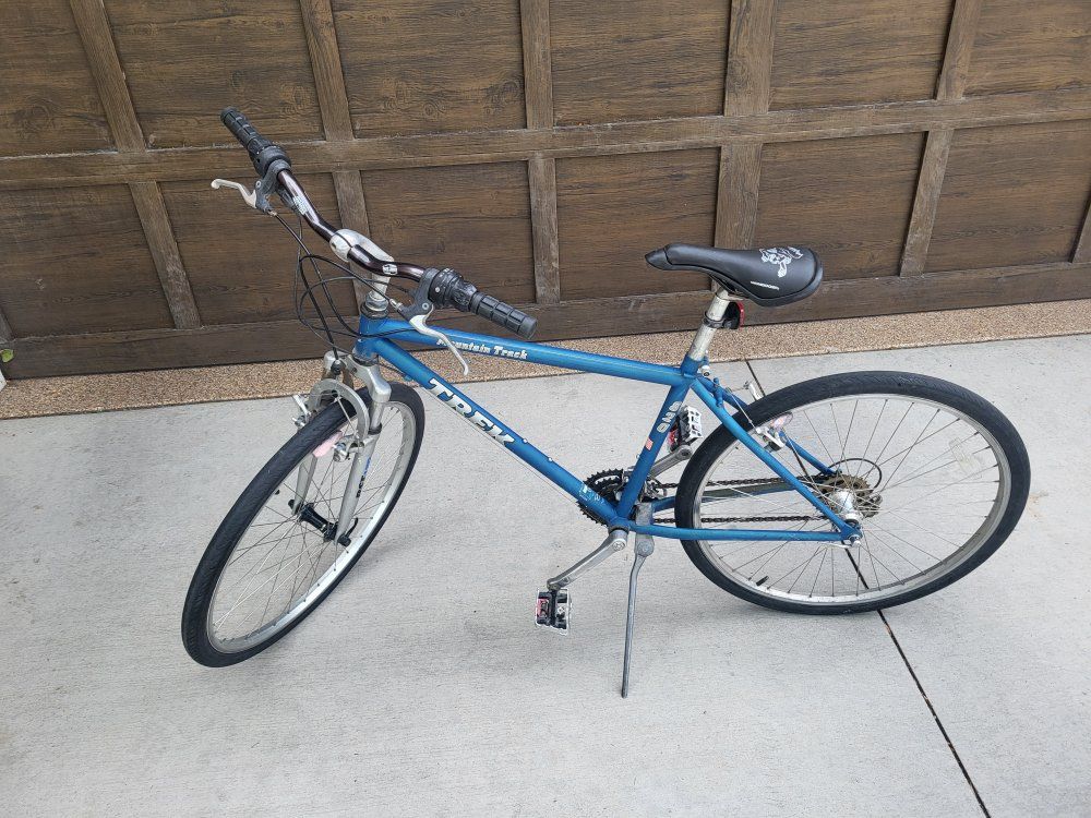 Trek Mountain Track 820 Mountain Bike Blue