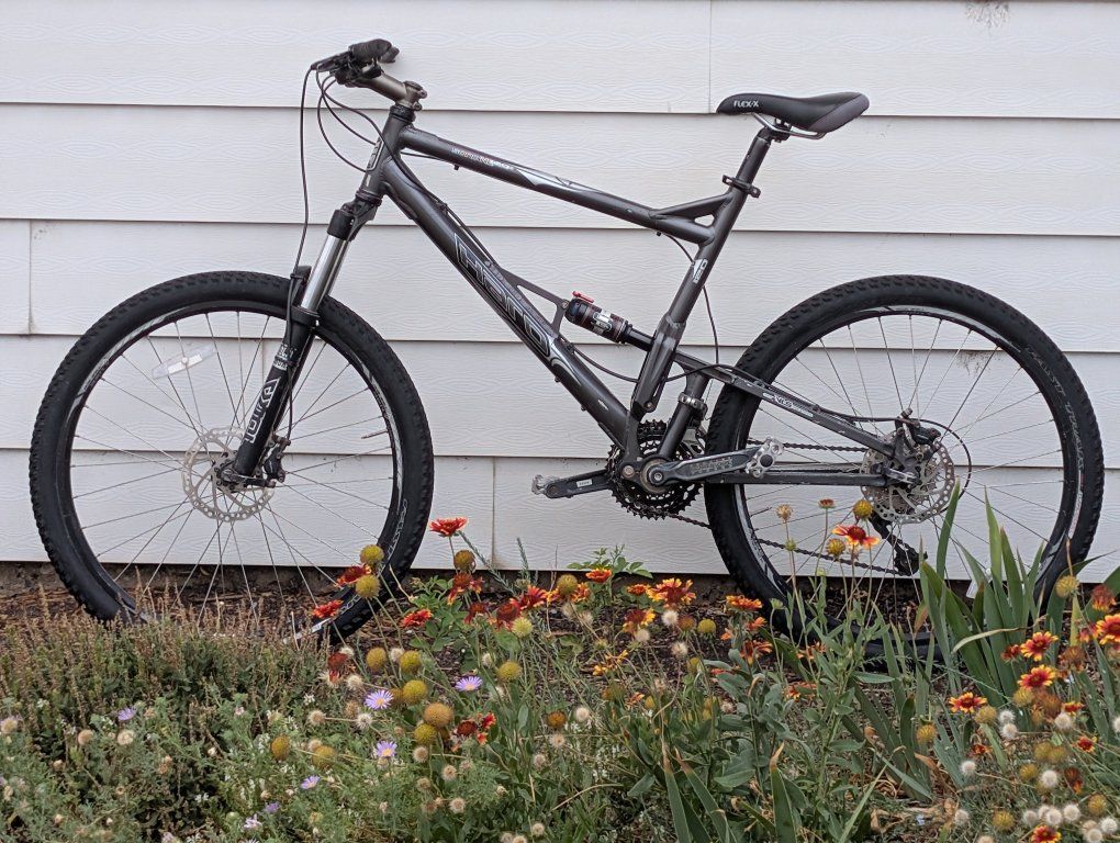 Haro Sonix VL120 full suspension MTB 
