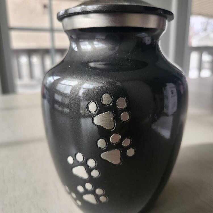 Ottillie Paws small pet urn