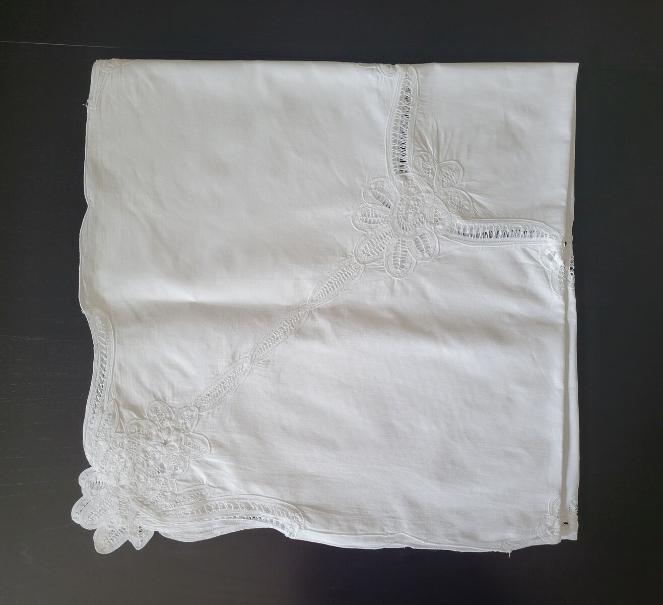 Battenberg Table Topper & 4 napkins