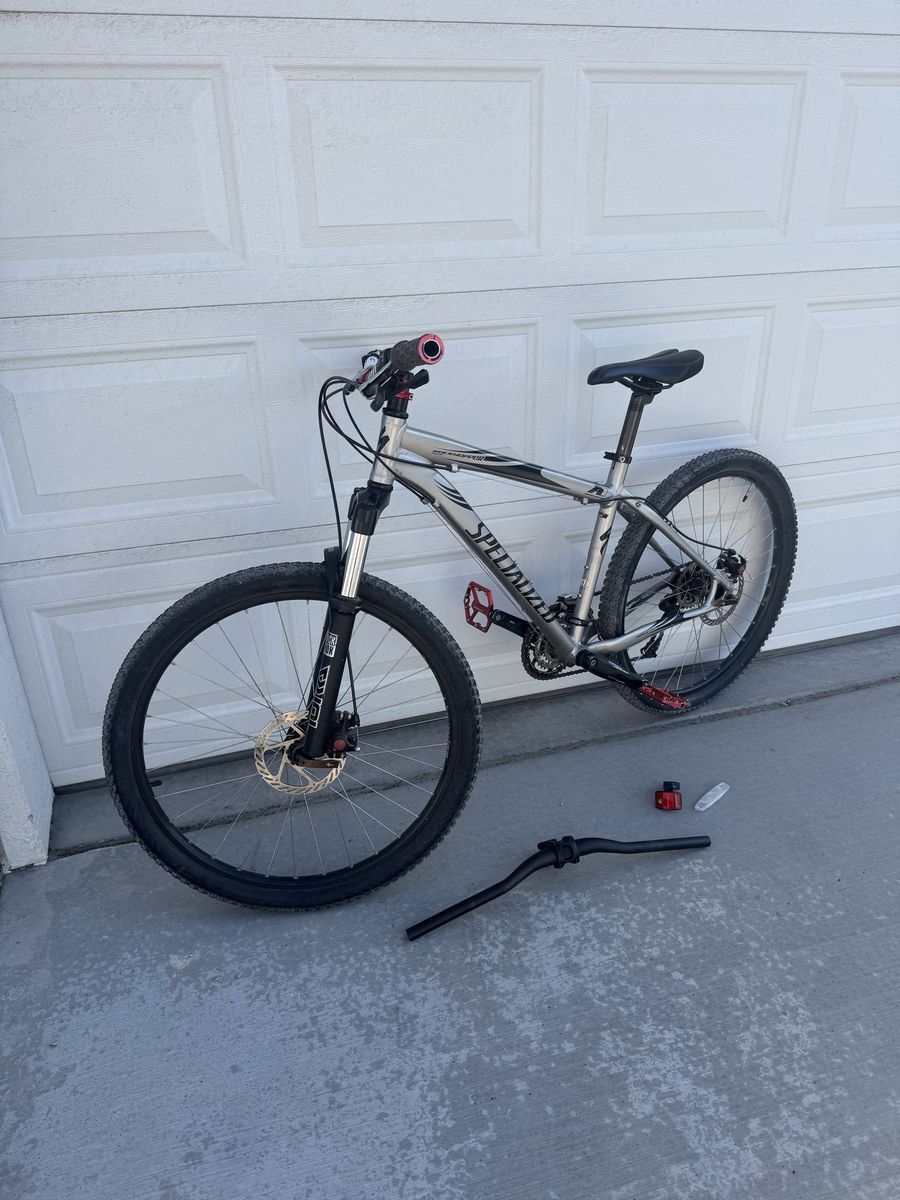 Specialized Hardrock Disc Mountain Bike - Silver, Hardtail, RockShox Fork, 29er (size S)
