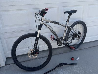 Specialized Hardrock Disc Mountain Bike - Silver, Hardtail, RockShox Fork, 29er (size S)