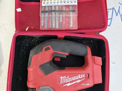 Milwaukee M18 FUEL 2737-20 Cordless Jigsaw w/ Diablo 20-Piece Blade Set & Case comes with 4.0 battery