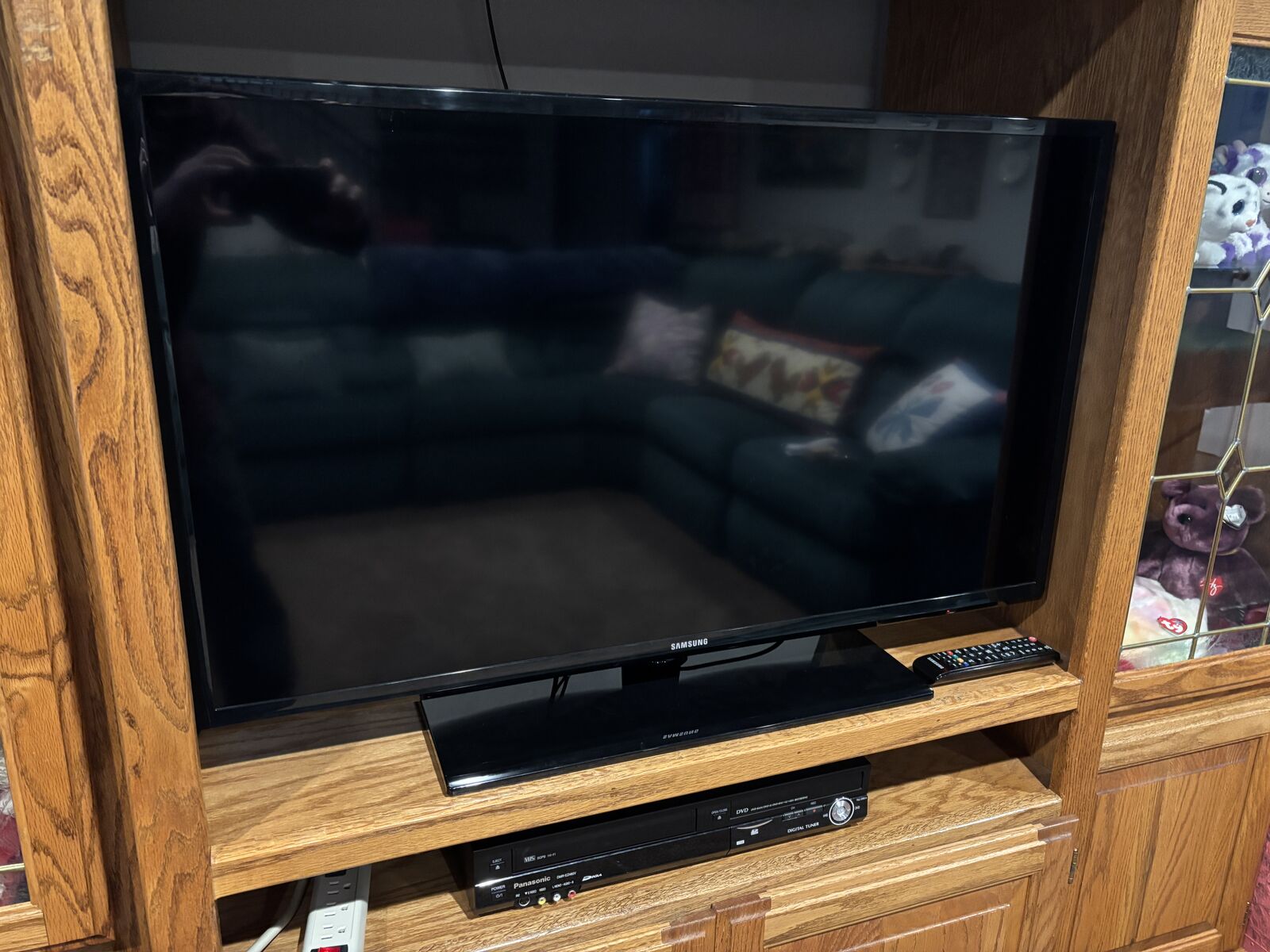 Samsung 40-inch LED TV (Model UN40H5003AF).