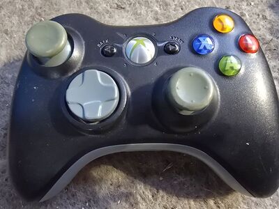XBOX 360 WIRELESS CONTROLLER (LIKE NEW)