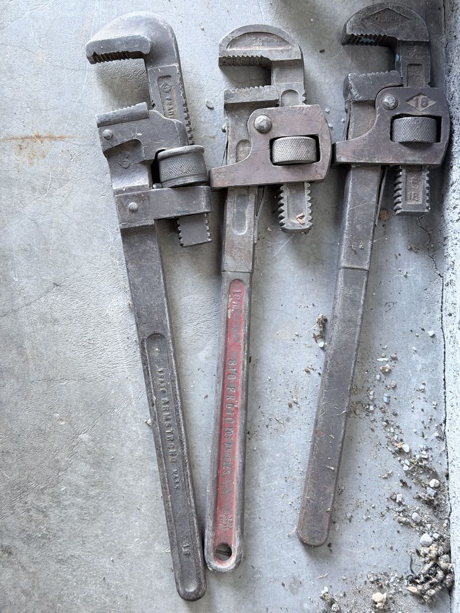 Pipe wrenches