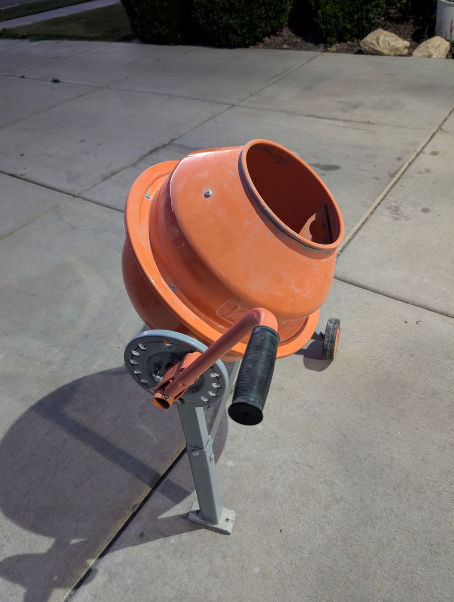 Yardmax 1.6 Cu. Ft. Electric Concrete Mixer – Clean, Works Great!