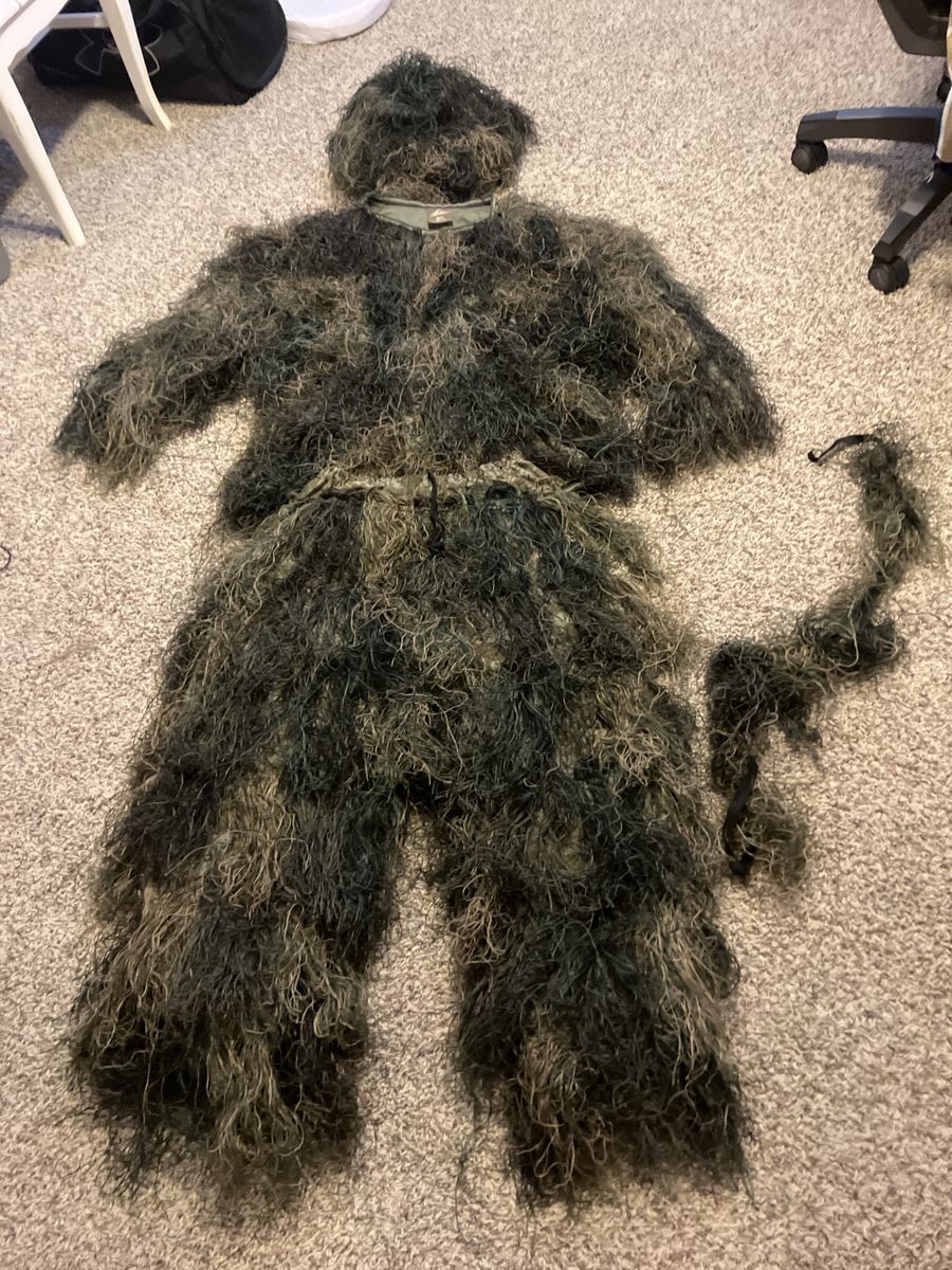 Unbranded Green Ghillie Suit Camouflage Hunting/Airsoft Costume 4-Piece Set(used to be 5, but bag is missing)