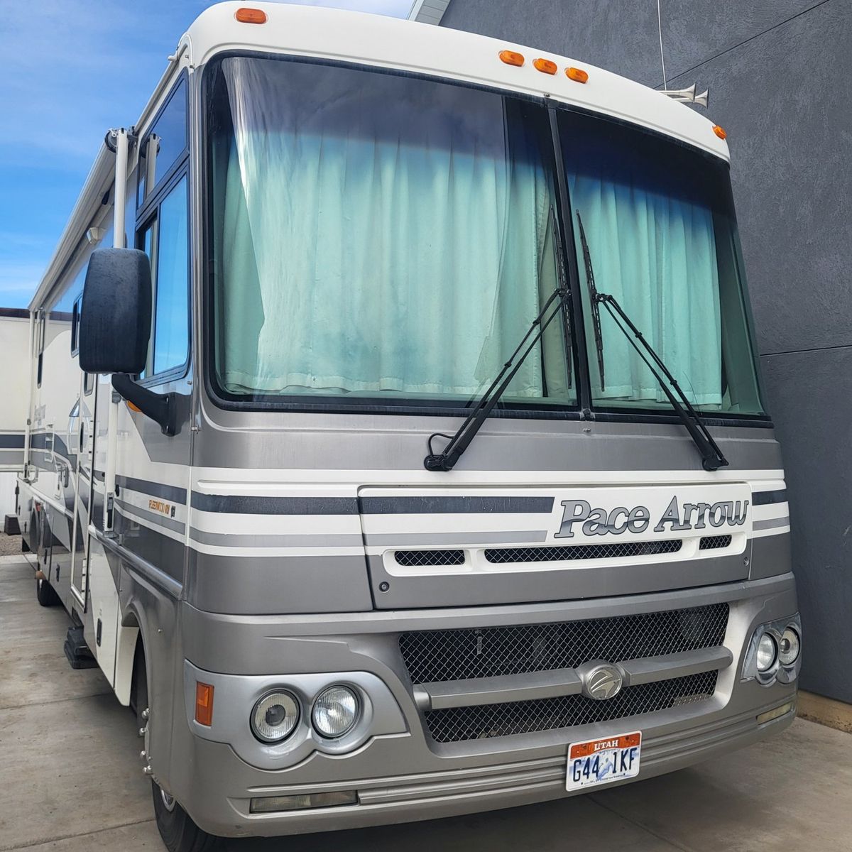 2002 Pace Arrow 35G