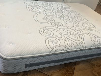 Sealy Posturepedic Marlow Heights Mattress Full size clean like new $90