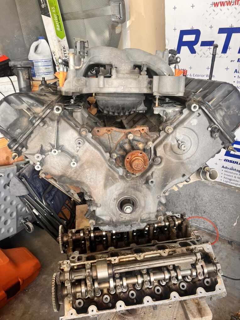 2000 Ford 6.8L V10 Engine.