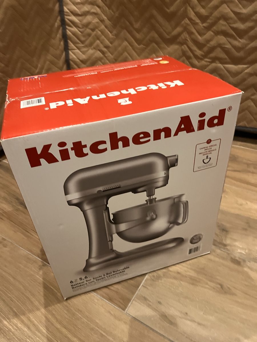 KITCHEN AID STAND MIXER 5.5 qt