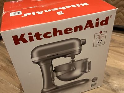 KITCHEN AID STAND MIXER 5.5 qt