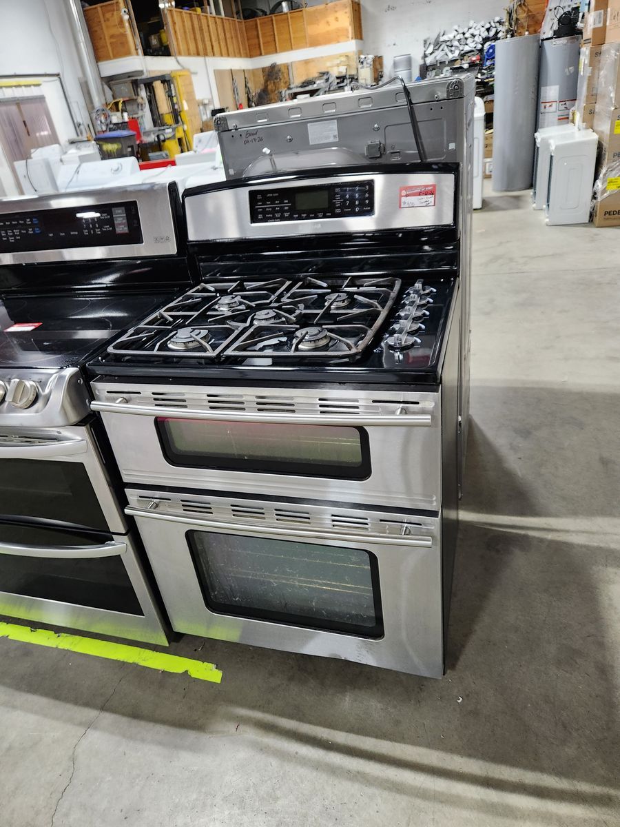 BEAUTIFUL JENN-AIR STAINLESS STEEL DUAL FUEL DOUBLE OVEN RANGE! W-WARRANTY