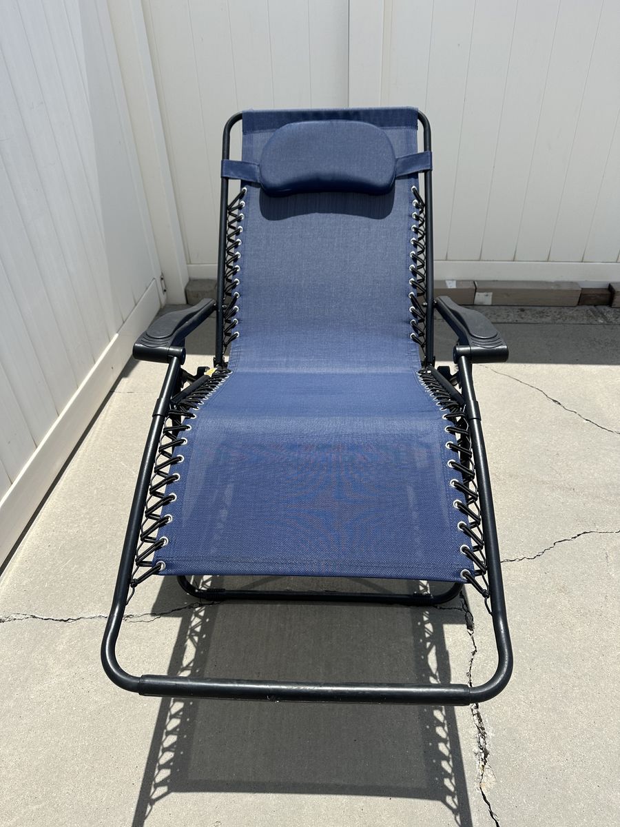 Zero Gravity Reclining Lounge Chair for Patio/Outdoor Relaxation