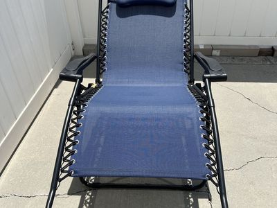 Zero Gravity Reclining Lounge Chair for Patio/Outdoor Relaxation