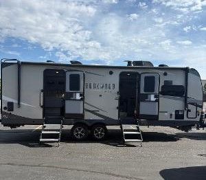 2023   ROCKWOOD  ULTRA  LITE  2608BS    W/ MANY EXTRAS