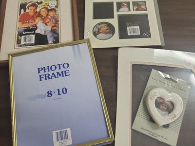 The Weston Galle Miniature Ceramic Heart Picture Frame - New in Package