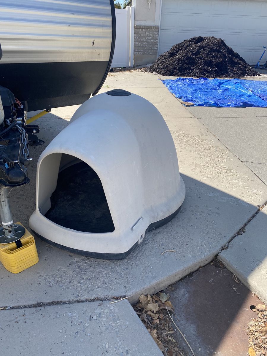 Large Dog Igloo
